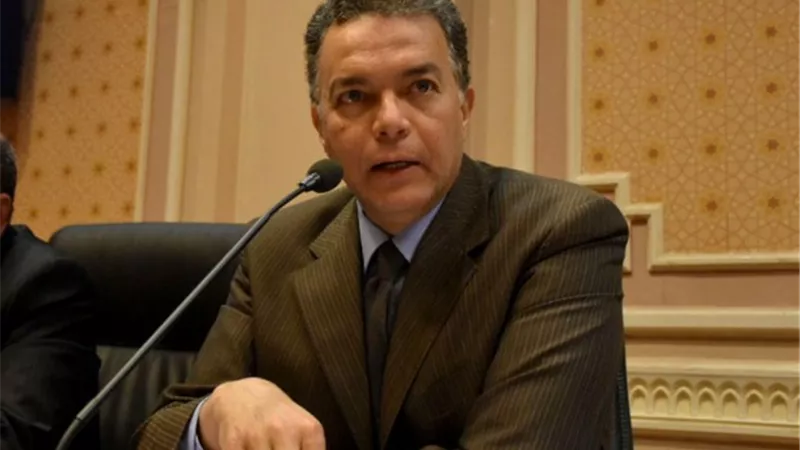 وزير النقل يجري تغييرات في قيادات السكك الحديدية