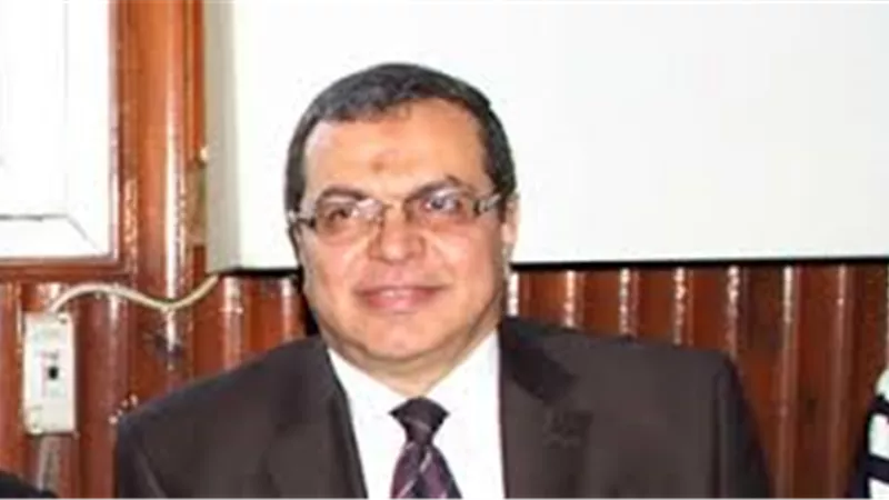 وزير القوى العاملة يسلم 19 عاملًا عقود عملهم بدولة خليجية