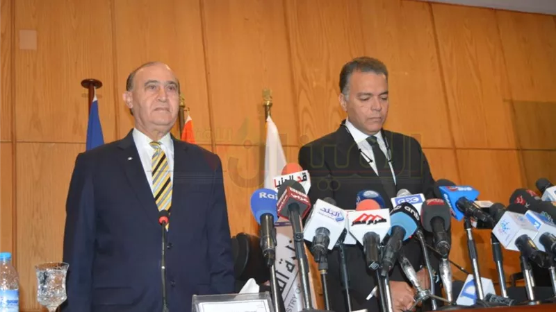 بالصور..«وزير النقل» يبدو حزيناً بمؤتمر تطبيق الفاتورة الشاملة لقناة السويس