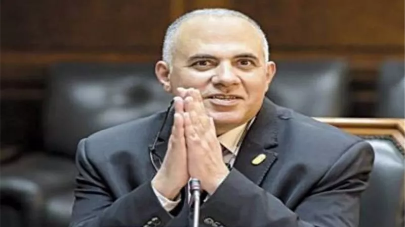 وزير الري يتلقى تقريرًا مفصلًا حول إنجازات قطاعات الوزارة المختلفة