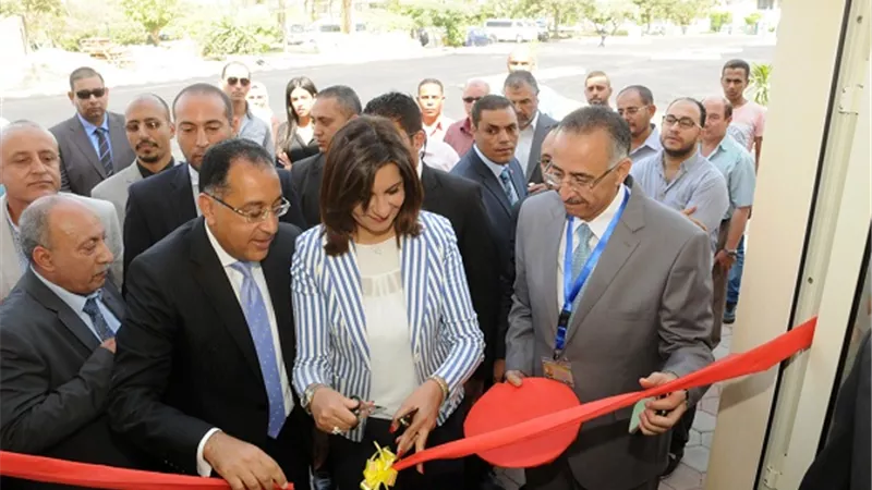 وزيرا «الإسكان» و«الهجرة» يفتتحان مجمع خدمات المصريين بالخارج 