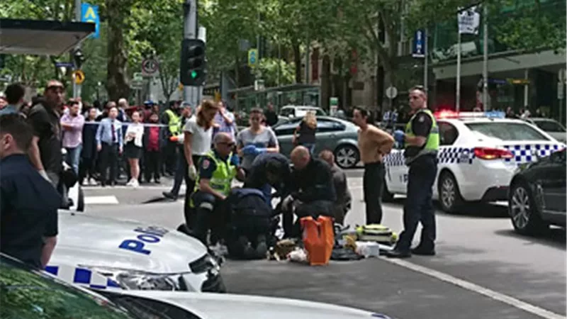 إصابة 7 أشخاص في حادث اصطدام سيارة بالمشاة