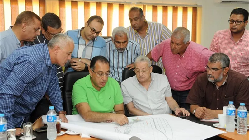 وزير الإسكان يطلب سرعة الانتهاء من مشروعات «العلمين الجديدة»