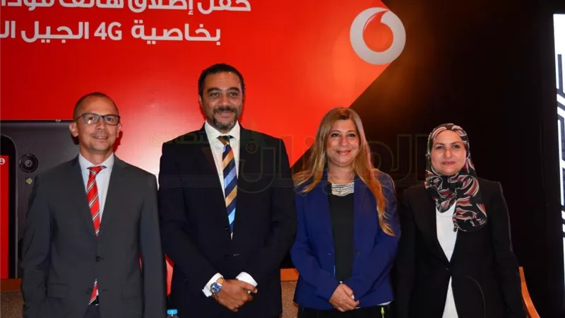 «فلوسك رجعالك»..«فودافون» تطرح هاتف ذكى بخاصية الـ«4G»