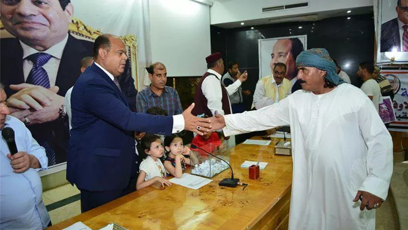 بالصور..محافظ مطروح يسلم 305 وحدات سكنية للشباب احتفالًا بـ«العيد القومى» 
