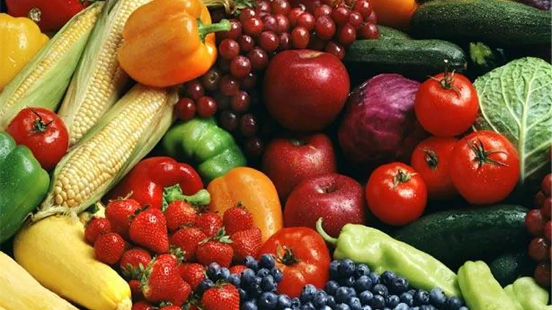 بالفيديو.. كيلو الطماطم بـ6 جنيهات والبطاطس بـ5