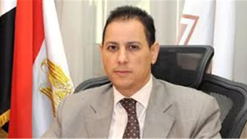 «عمران» يلتقي العاملين بالهيئة العامة للرقابة المالية 