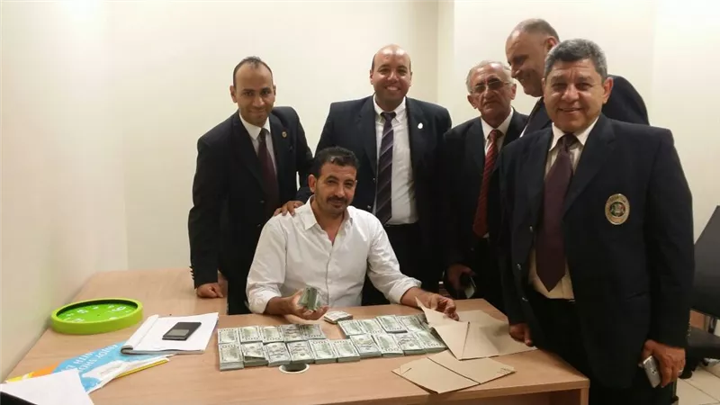 «جمارك القاهرة» تحبط تهريب كمية كبيرة من النقد الأجنبى
