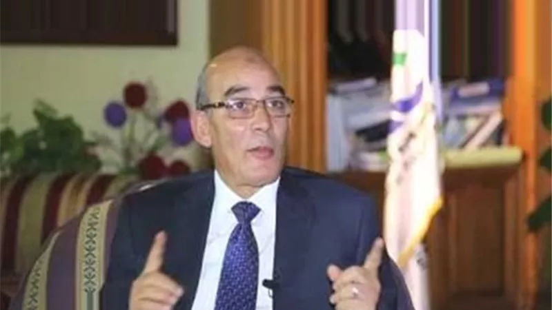 ​وزير الزراعة ومدير المنظمة العربية يشهدان تسليم 180 فراطة ذرة لقطاع الزراعة الآلية