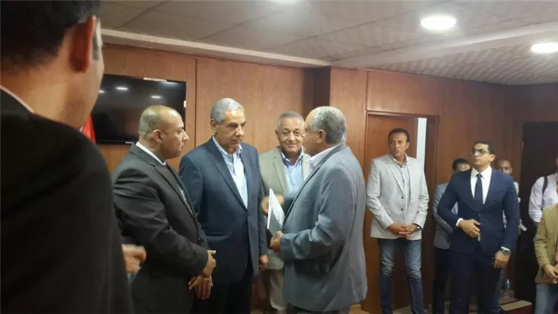 «قابيل» يسلم عقود تخصيص أراضٍ صناعية جديدة بمدينة السادات