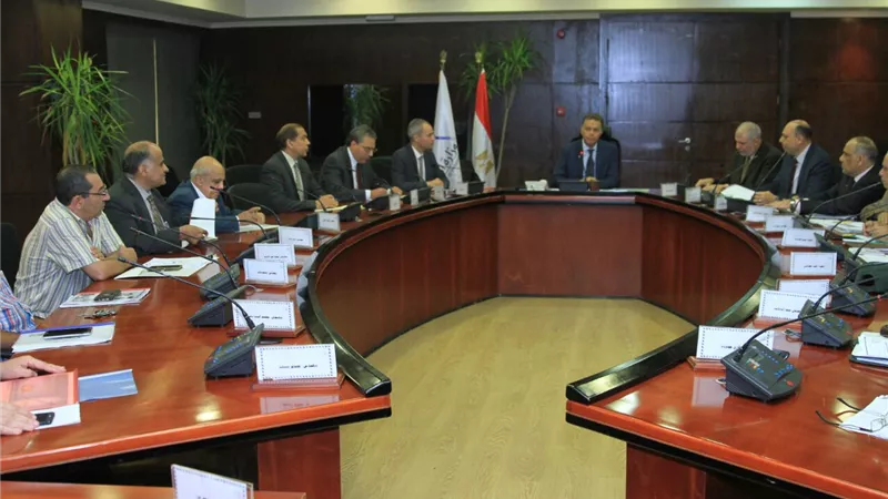 وزير النقل يتابع معدلات تطوير محطات السكك الحديدية 