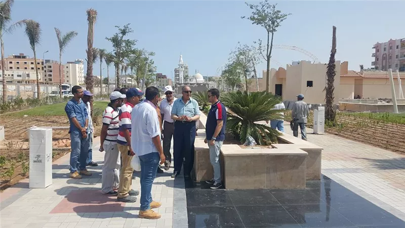 محافظ البحر الأحمر يطالب بسرعة الانتهاء من أعمال «الممشى السياحى» بالغردقة 