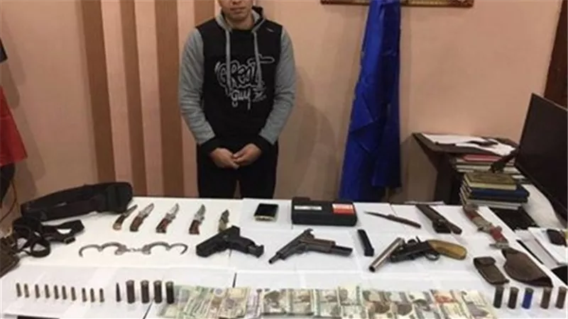 ضبط عامل بحوزته 16 طبنجة بتهمة الاتجار في الأسلحة النارية