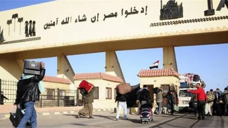 582 مصرياً وليبياً يغادرون منفذ السلوم اليوم