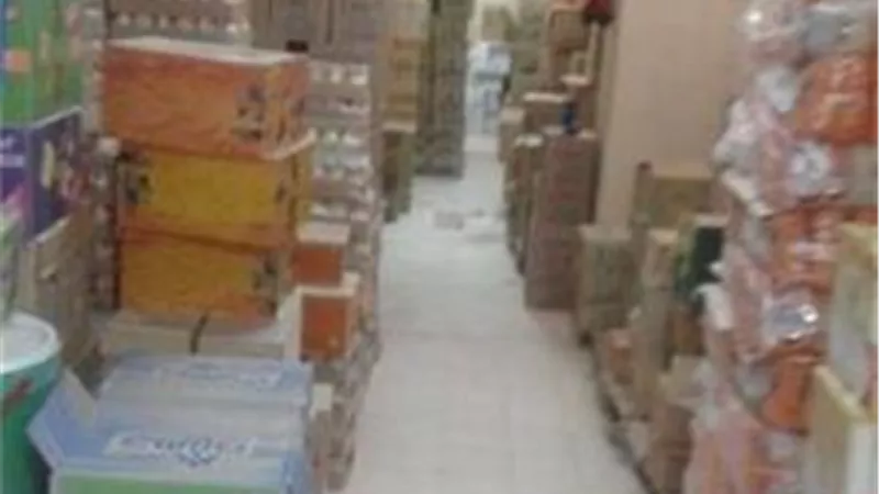 «التموين» تضبط مخزن مواد غذائية مجهولة المصدر