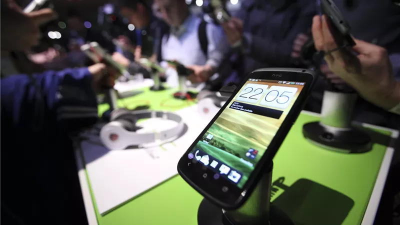 HTC بين البيع الكلي أو التقسيم