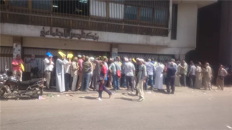 إقبال كبير من أصحاب المعاشات على فروع بنك «ناصر الاجتماعي» 