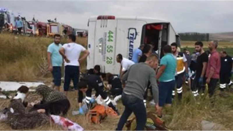 إصابة 6 عمال فى حادث انقلاب سيارة 