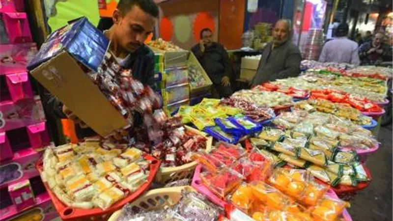 ضبط أكثر من 50 ألف قطعة حلوى فاسدة بالإسكندرية