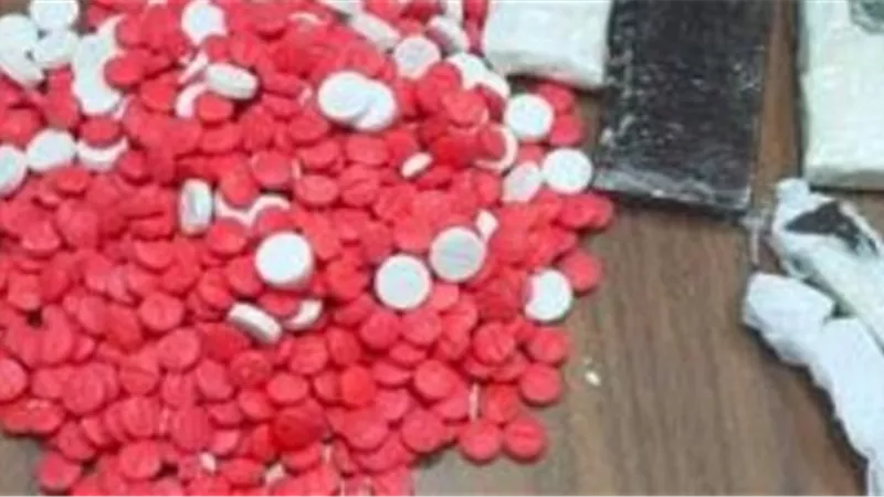 القبض على راكب بمطار أسيوط أخفى 330 قرص ترامادول داخل «برطمان» 