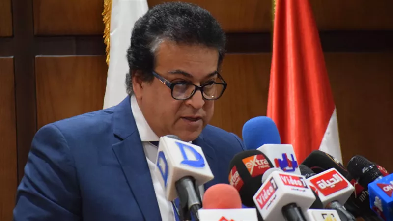 عبدالغفار يستعرض تقريراً حول استعدادات جامعة الإسكندرية لبدء الدراسة