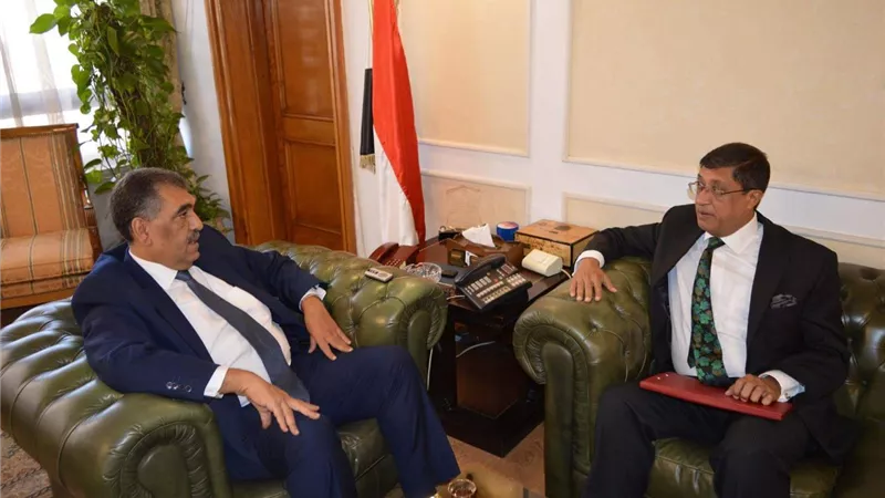 «الشرقاوى» يبحث مع السفير الهندى تعزيز العلاقات التجارية بمجالى «الأدوية والنسيج» 