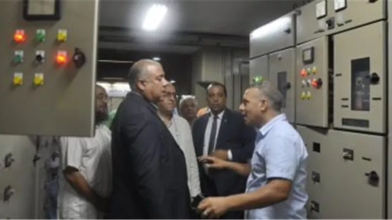 رئيس شركة مترو الأنفاق يتفقد مشروع تحديث محطات القوى الكهربائية بالخط الأول