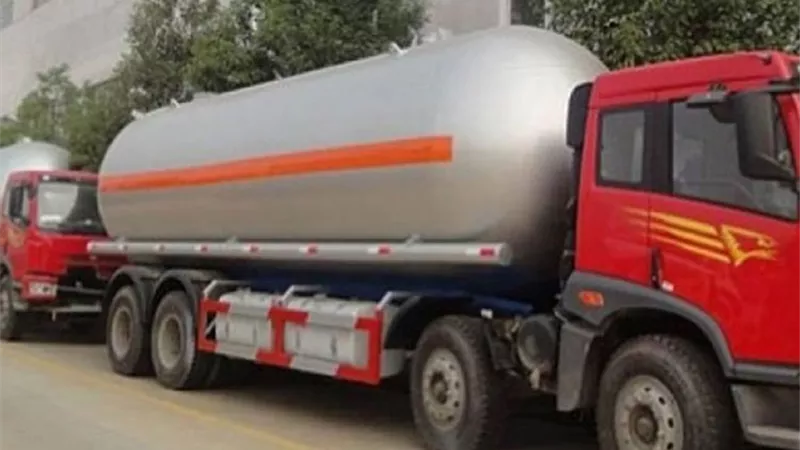 ضخ 2402 طناً من المواد البترولية بالغربية