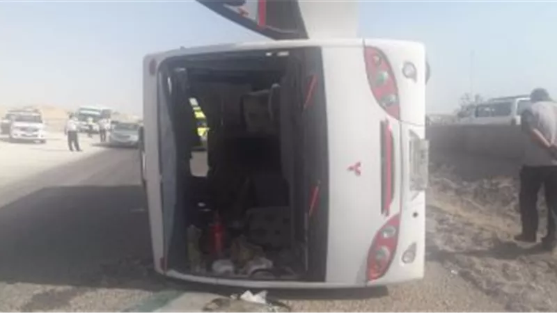 إصابة 13 عاملاً فى انقلاب أتوبيس