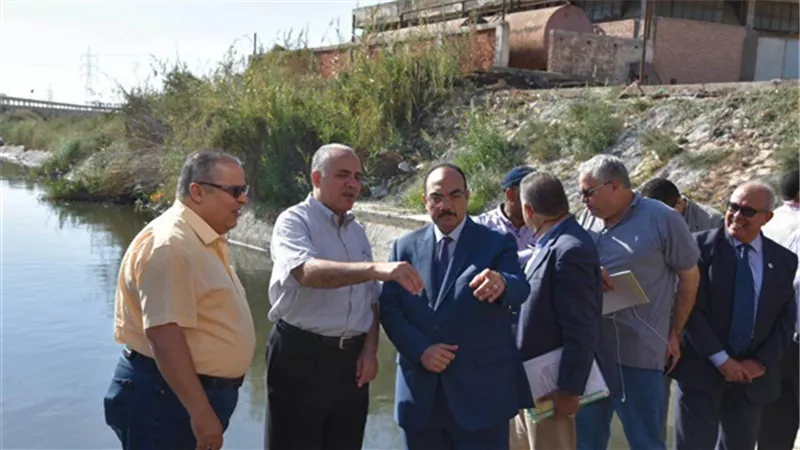 وزير الري ومحافظ الإسكندرية يتفقدان مصرف القلعة