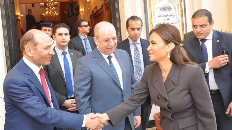بالصور.. سحر نصر تزور المستشار أحمد أبو العزم بمقر مجلس الدولة