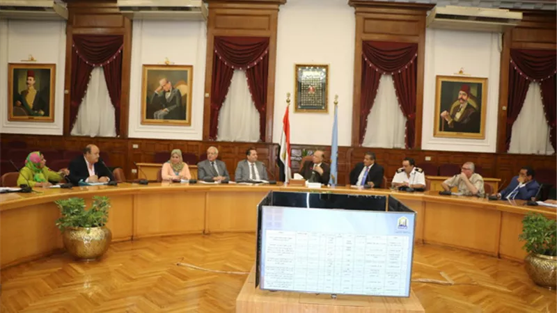 محافظ القاهرة: إنشاء فصول جديدة هدف أساسي لتخفيف الكثافة