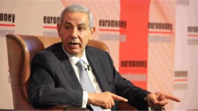 وزير الصناعة يقرر منح تصاريح مؤقتة للمصانع غير المرخصة