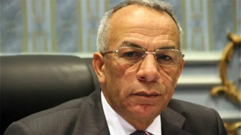 حملة لإزالة الإشغالات المقامة على أسوار المدارس بالعريش