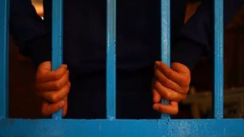 ضبط سائق بحوزته 19 ألف جنيه إسترلينى قبل بيعها بالسوق السوداء