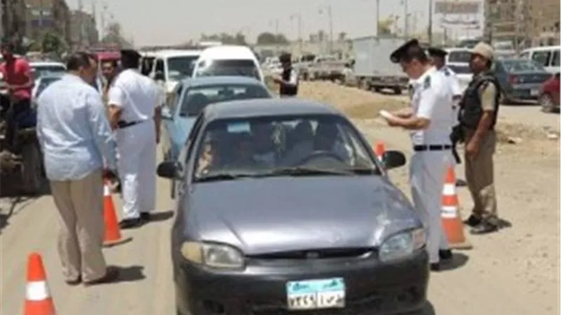 حملات مرورية موسعة بمحاور وميادين القاهرة والجيزة لرصد المخالفات