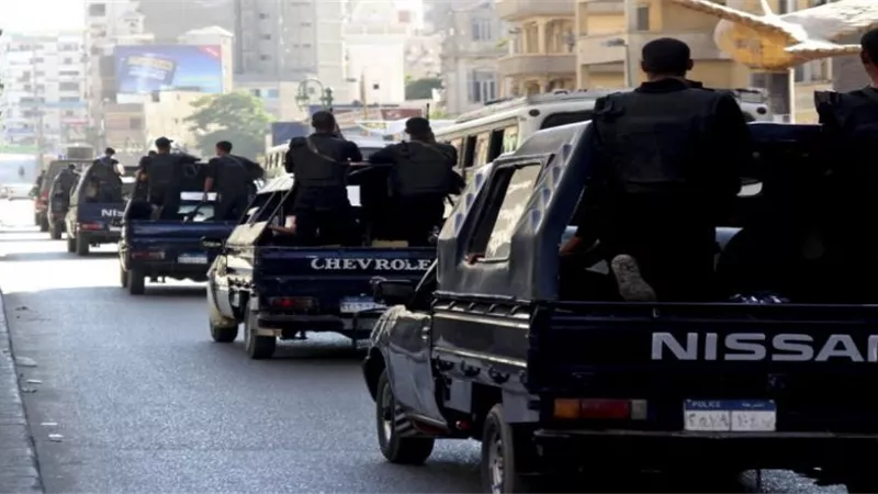 أمن القاهرة يضبط شخصين بحوزتهما سلاح وخرطوش