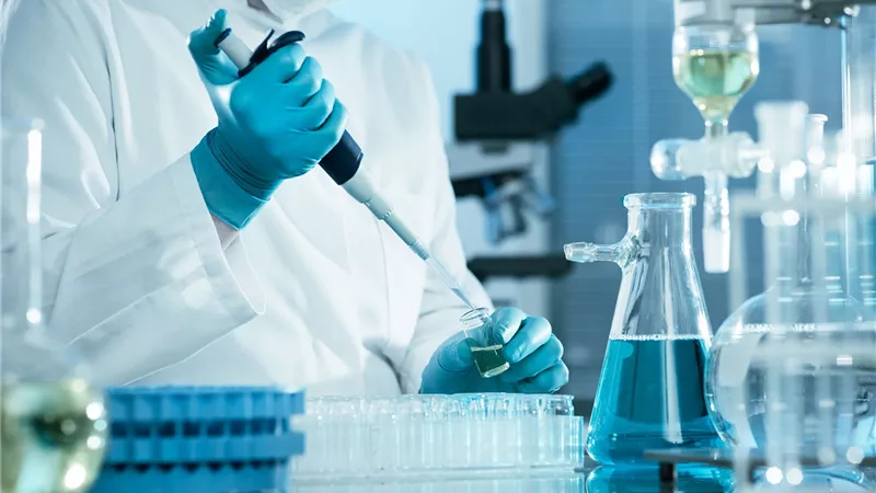 20% خصم على بطاقات الخصم والائتمان لعملاء «الأهلي» لاجراء لإجراء التحاليل الطبية بـ«المختبر»