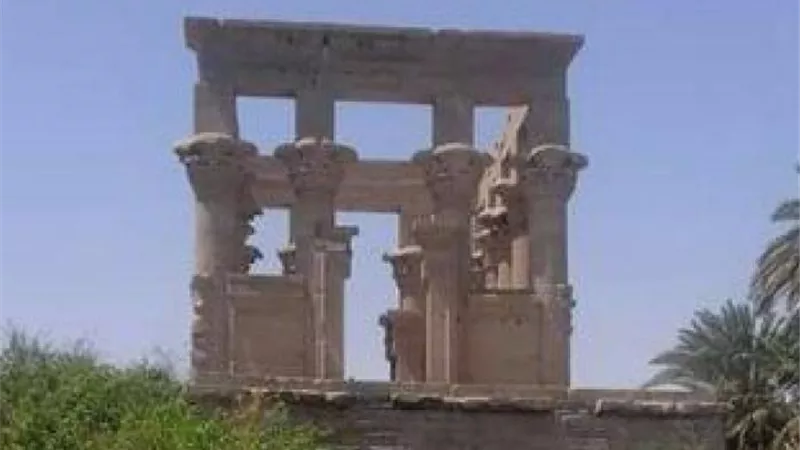 «الآثار» تبدأ نقل العناصر المعمارية من الشلال إلى جزيرة فيلة