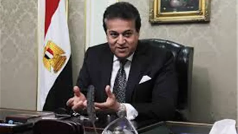 وزير التعليم العالى: بحث إنشاء مركز قومى للطب التجديدى فى مصر