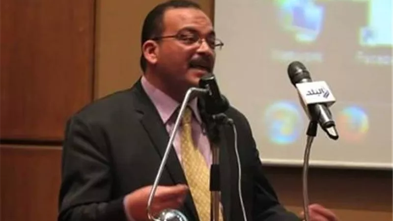 وزير البيئة يبحث مع نقيب العاملين بالنظافة تطورات الشركة القابضة غدًا