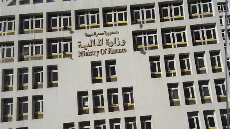 «المالية» تقترض 389 مليار جنيه خلال الربع الأخير من 2017