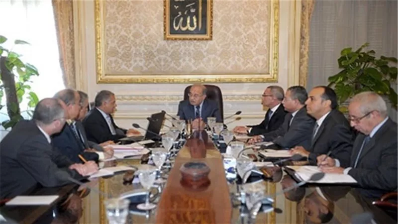 «الوزراء» ينفي نقص 1420 صنفًا دوائيًا بالسوق