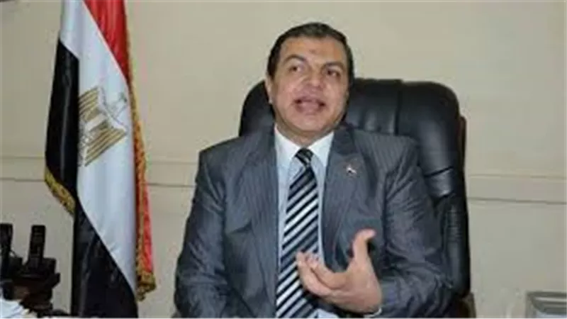 في ذكرى انتصارات أكتوبر.. «سعفان» يسلم 194 عاملًا عقود عملهم