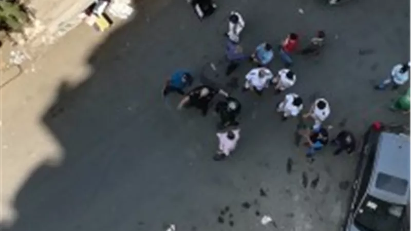 بالصور.. إبطال مفعول قنبلة داخل سيارة بشارع شبرا