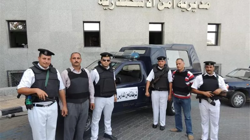 ضبط أحد الأشخاص وزوجته لقيامهما بسرقة 276 ألف دولار و224 ألف جنيه