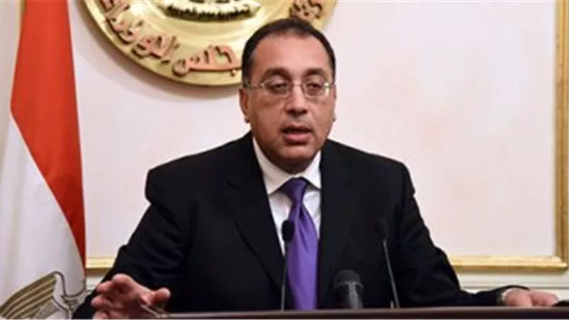 وزير الإسكان والسفير الفرنسى بالقاهرة يبحثان فرص الاستثمار بالمدن الجديدة