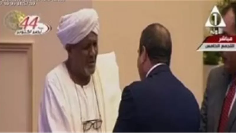 «السيسي» يمنح صاحب «شفرة» حرب أكتوبر وسام النجمة العسكرية