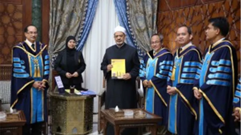 شيخ الأزهر يحصل على «دكتوراة فخرية» من جامعة سونجكلا التايلاندية