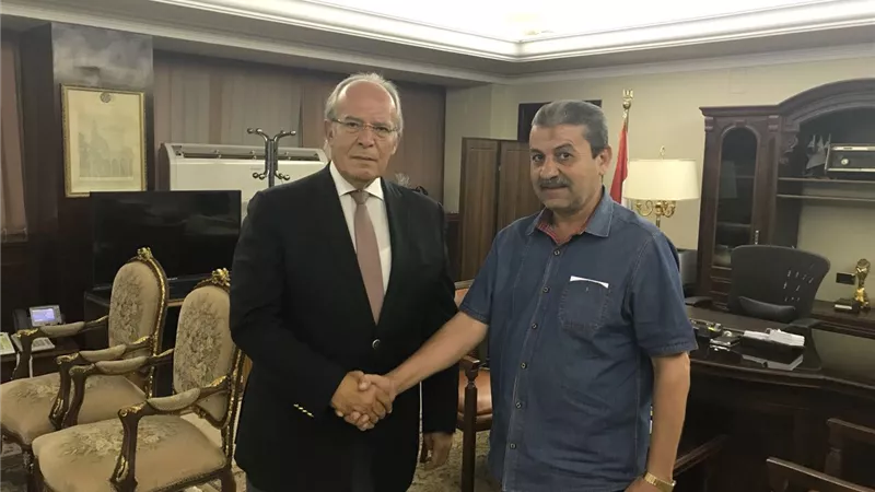  بالصور.. وزير التنمية المحلية يكرم رئيس حي شرق مدينة نصر